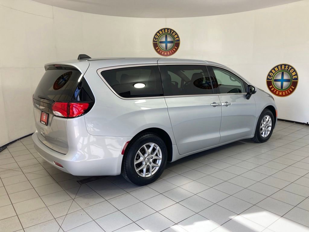 Used 2023 Chrysler Voyager LX FWD image 21