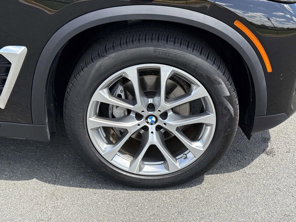 Used 2024 BMW X5 xDrive40i w/ Parking Assistance Package AWD/4WD image 14