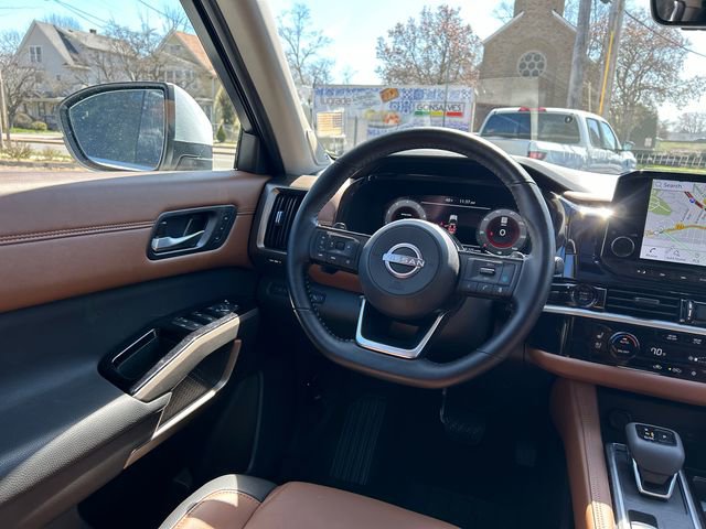 Certified 2025 Nissan Pathfinder Platinum image 24