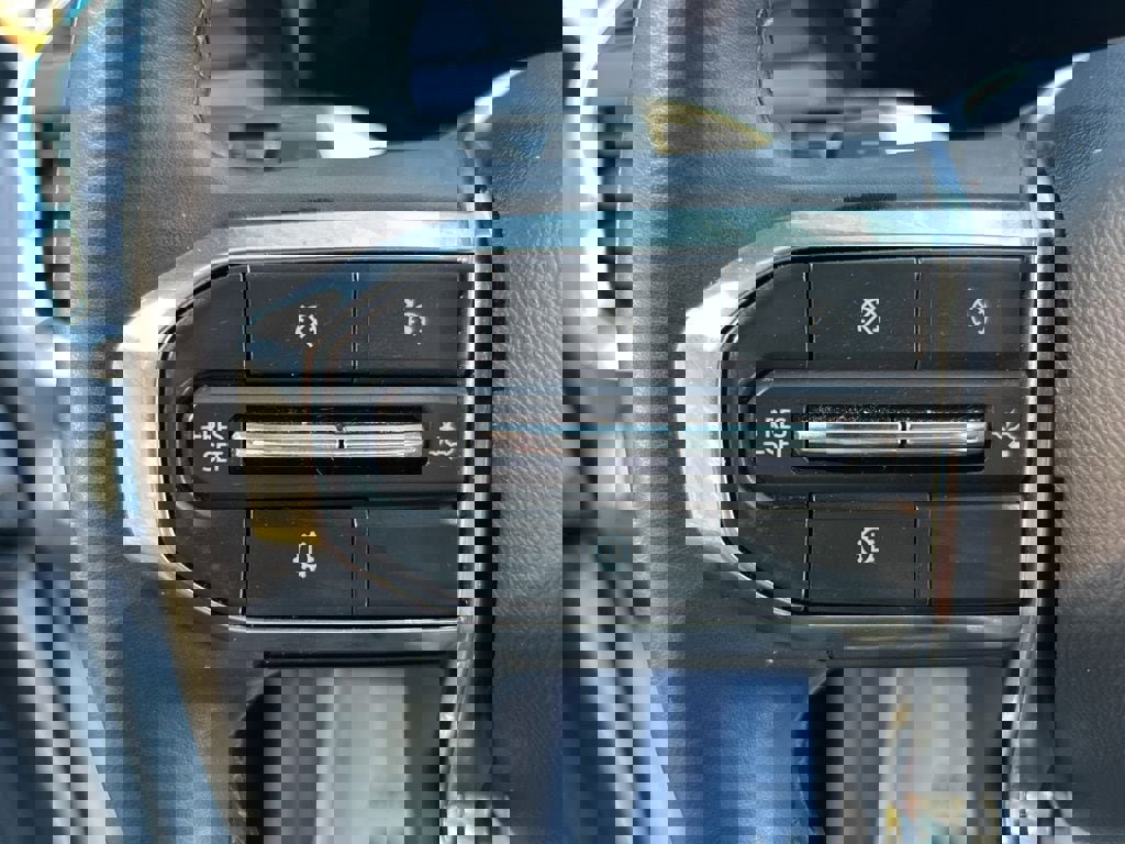 Used 2024 GMC Acadia Elevation image 31