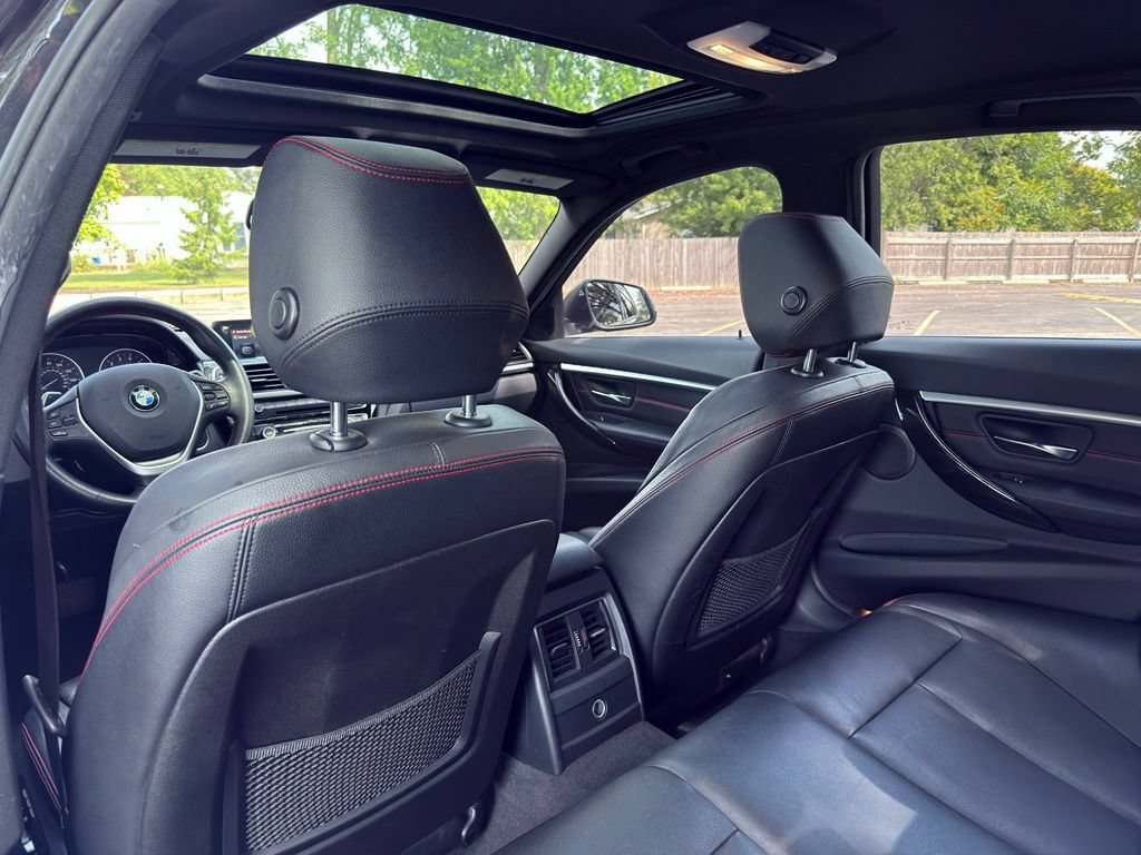 Used 2018 BMW 330i xDrive Sedan AWD/4WD image 25