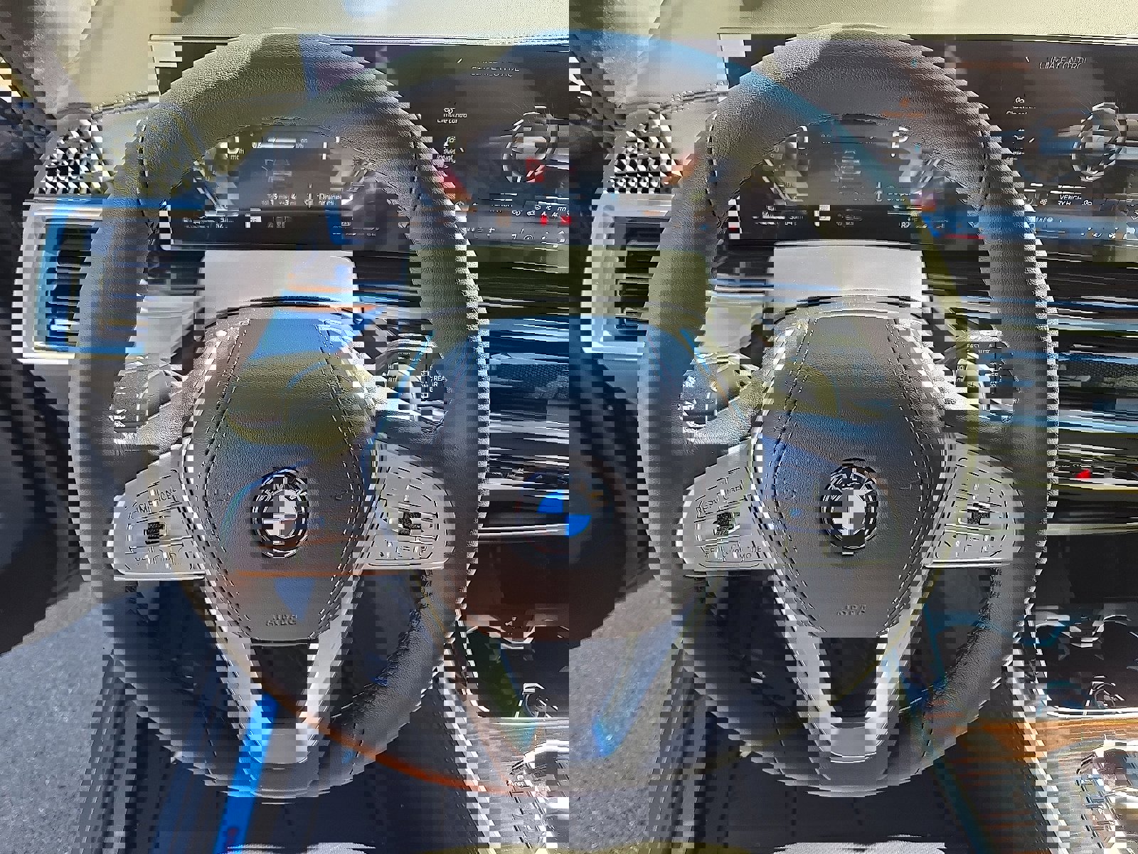 Used 2026 BMW X7 xDrive40i w/ Premium Package image 8