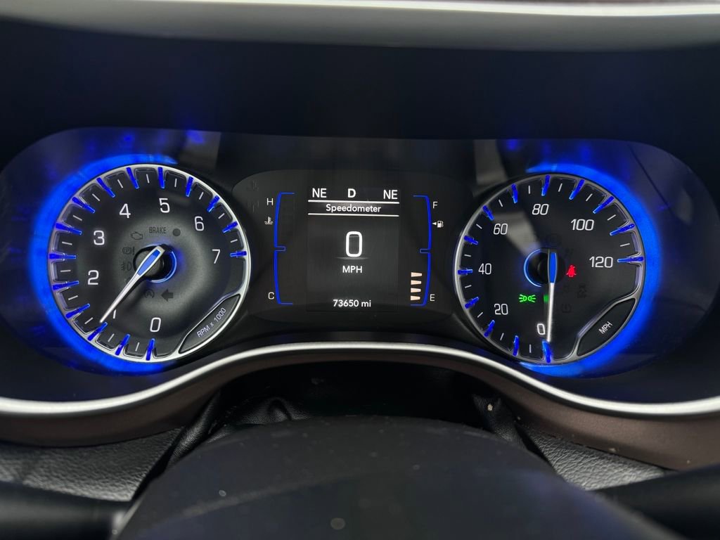 Used 2022 Chrysler Voyager LX image 31