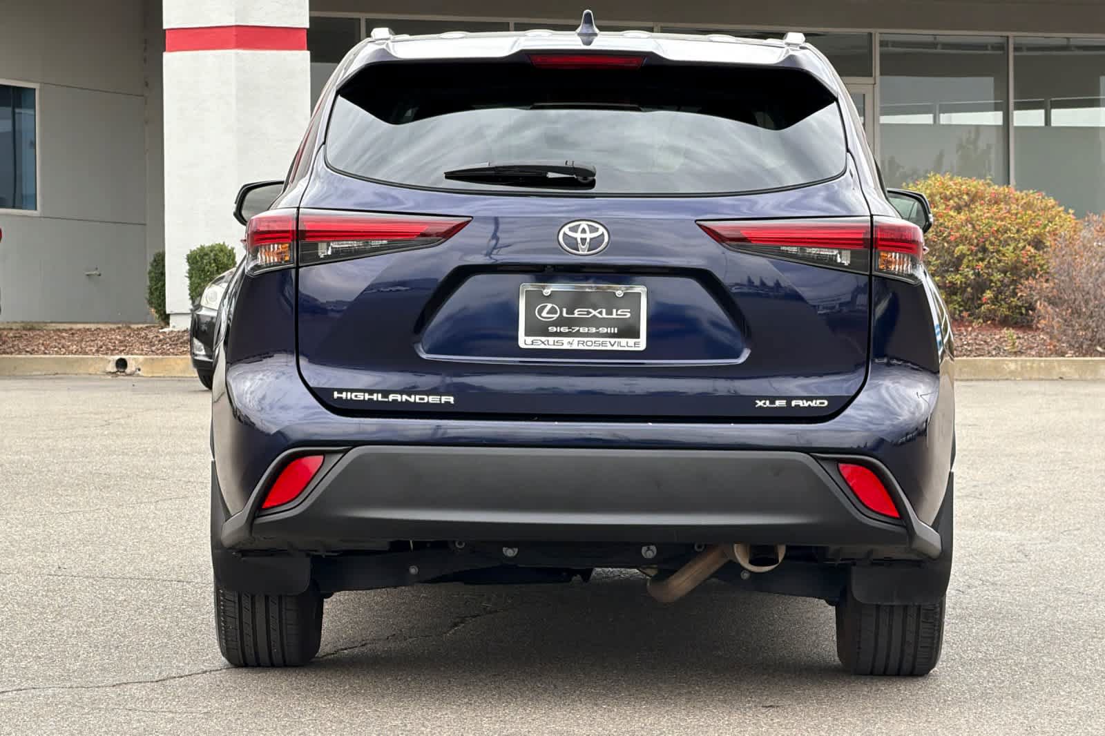 Used 2024 Toyota Highlander XLE AWD/4WD image 8