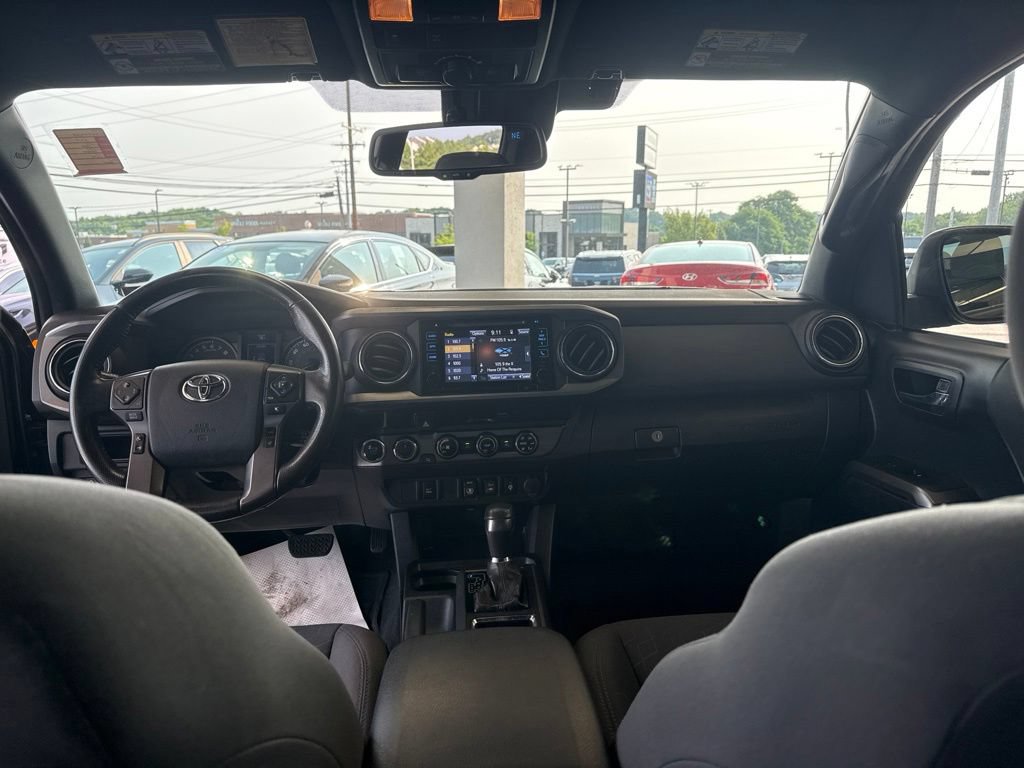 Used 2018 Toyota Tacoma TRD Off-Road AWD/4WD image 14