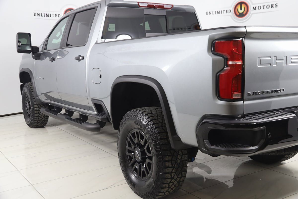 Used 2025 Chevrolet Silverado 2500 ZR2 AWD/4WD image 25