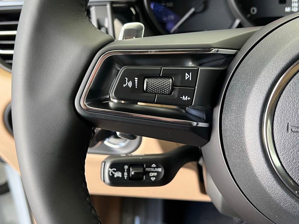 Used 2026 Porsche Macan AWD/4WD image 8