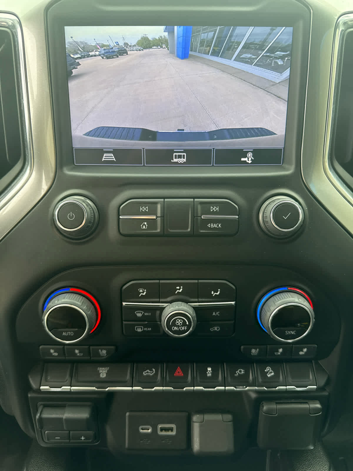 Used 2022 Chevrolet Silverado 2500 LTZ w/ LTZ Convenience Package image 23