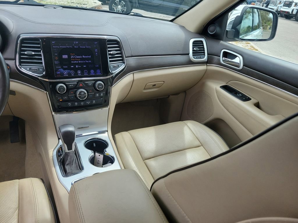 Used 2020 Jeep Grand Cherokee Overland w/ Interior Metal Package AWD/4WD image 19