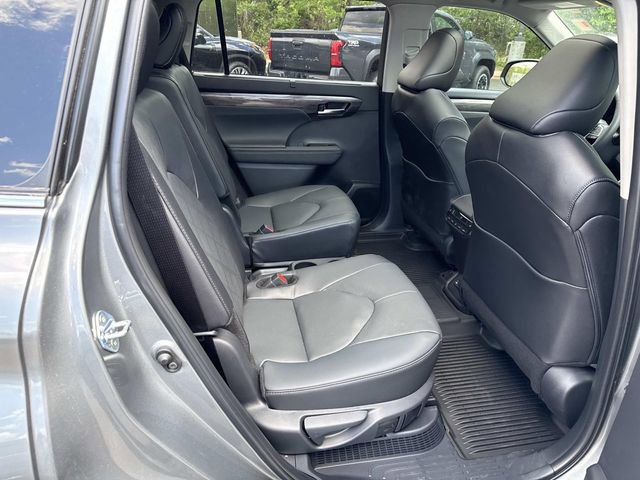 Used 2026 Toyota Highlander Platinum AWD/4WD image 11