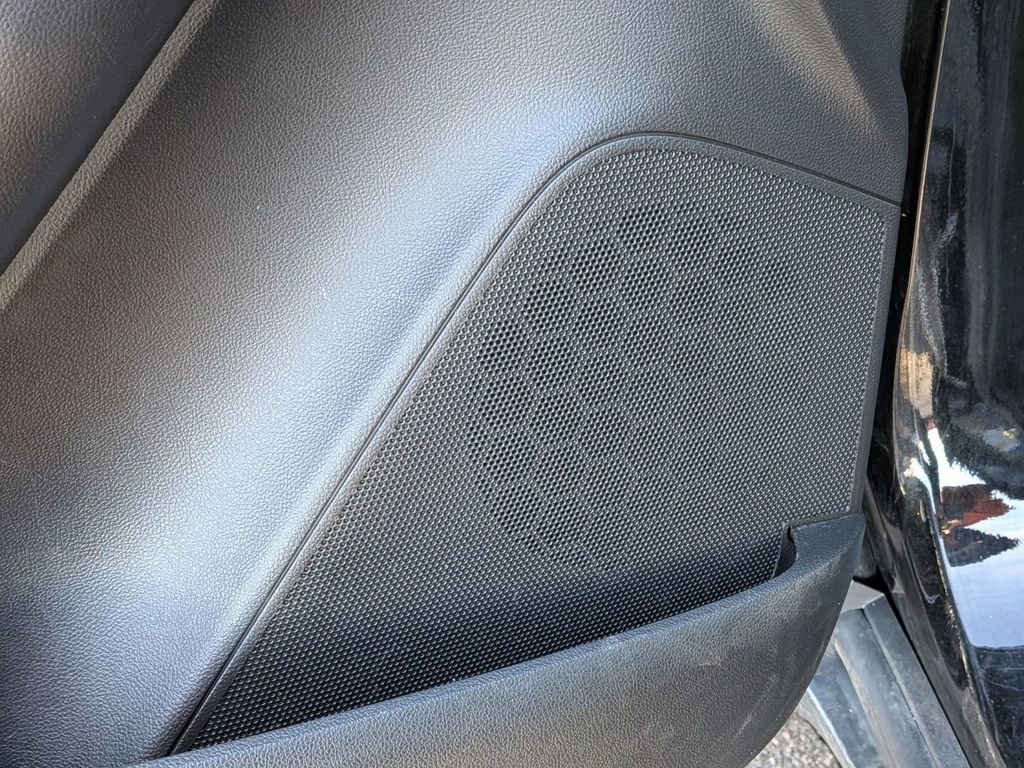 Used 2022 Chevrolet Trax LT w/ LT Convenience Package image 29