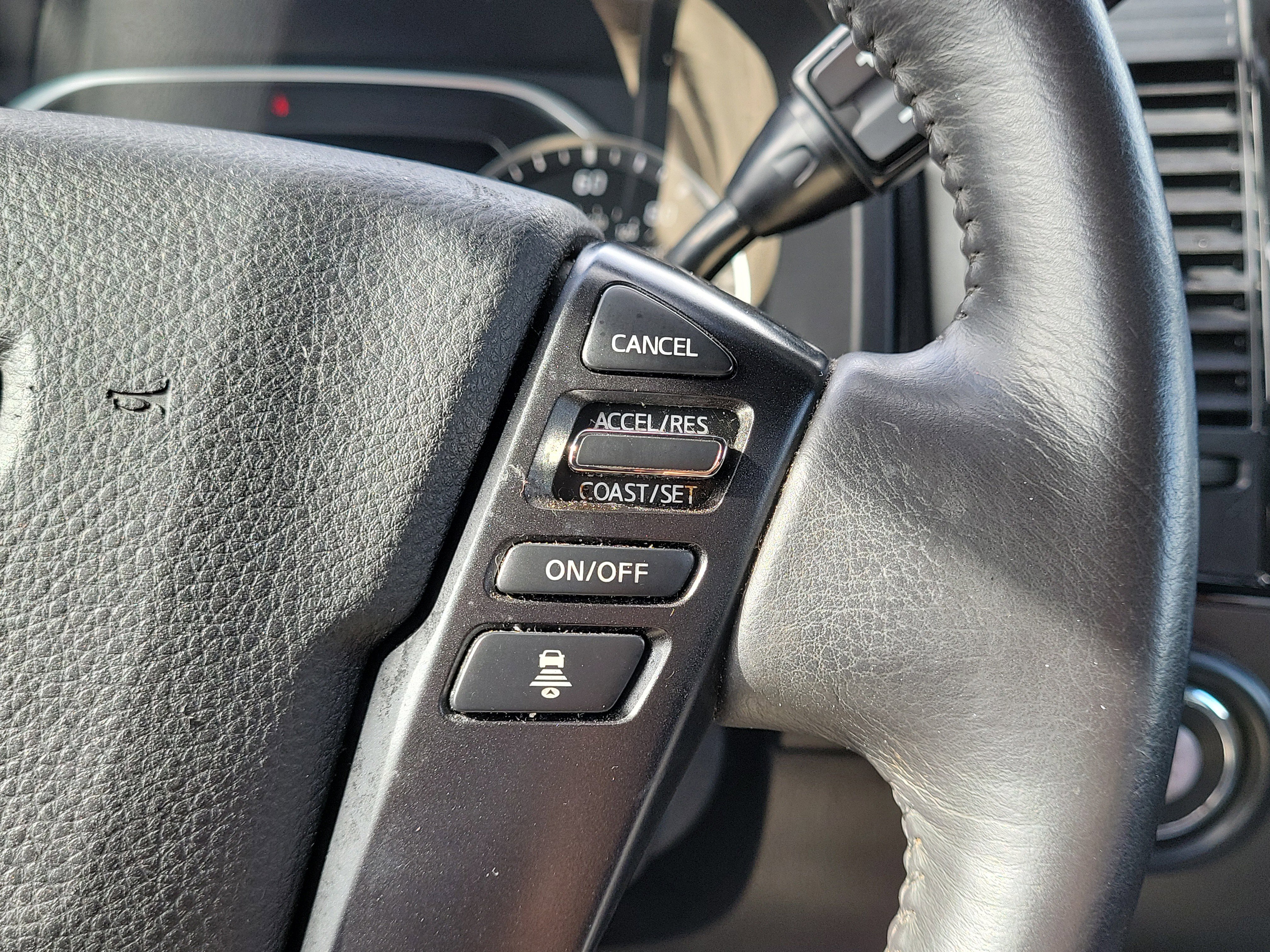 Used 2023 Nissan Titan SV w/ SV Convenience Package image 17