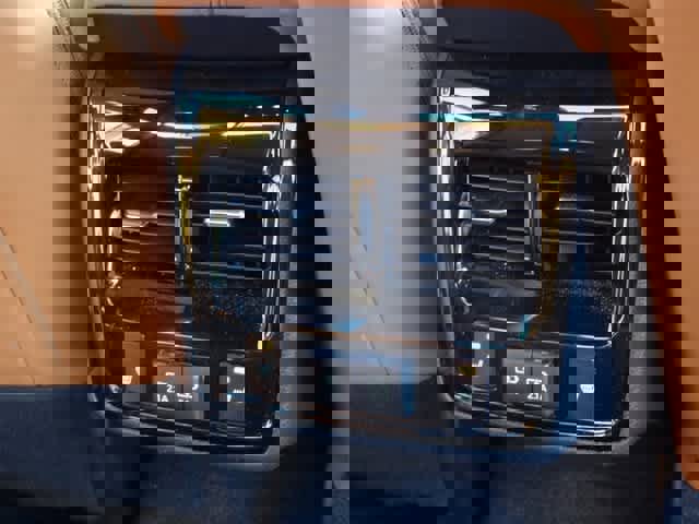 Used 2019 Toyota Avalon Limited image 13