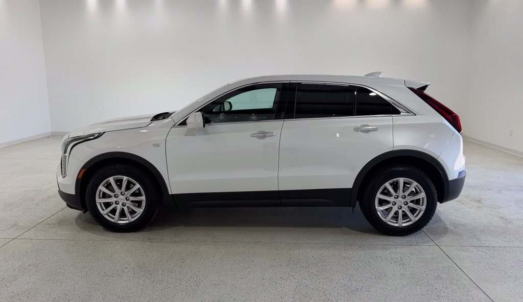 Used 2022 Cadillac XT4 Luxury w/ Driver Awareness Package FWD image 2