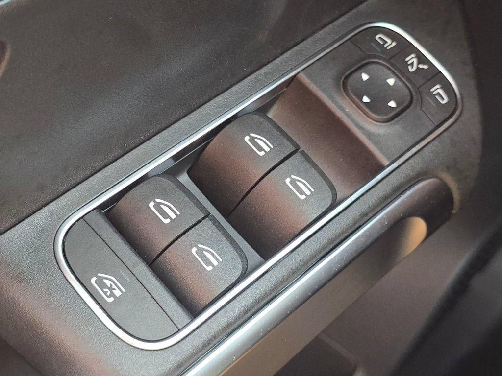 New 2026 Mercedes-Benz GLB 250 4MATIC image 26