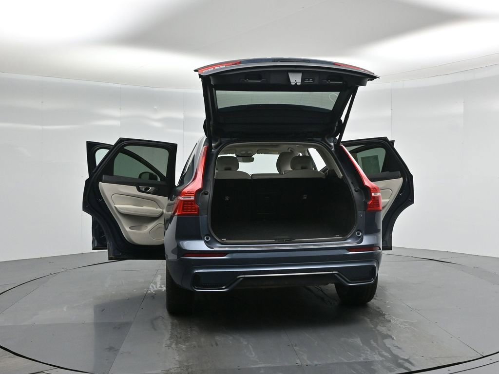 Used 2023 Volvo XC60 B5 Plus image 34