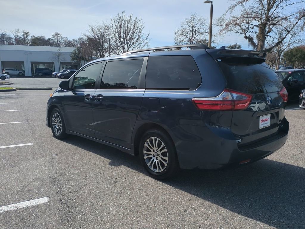 Used 2020 Toyota Sienna Limited image 7