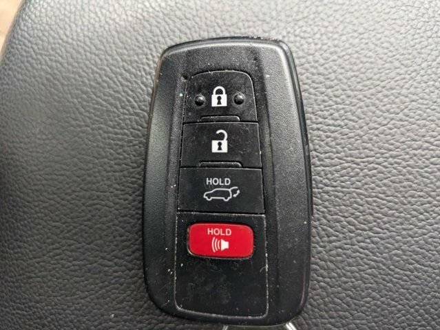 Used 2019 Toyota RAV4 XLE Premium w/ Cold Weather Package AWD/4WD image 32