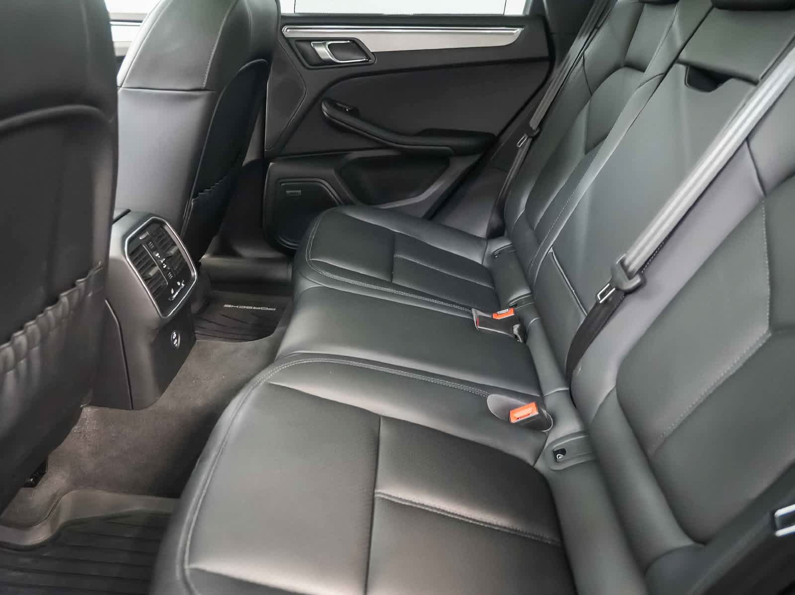 Certified 2026 Porsche Macan AWD/4WD image 20