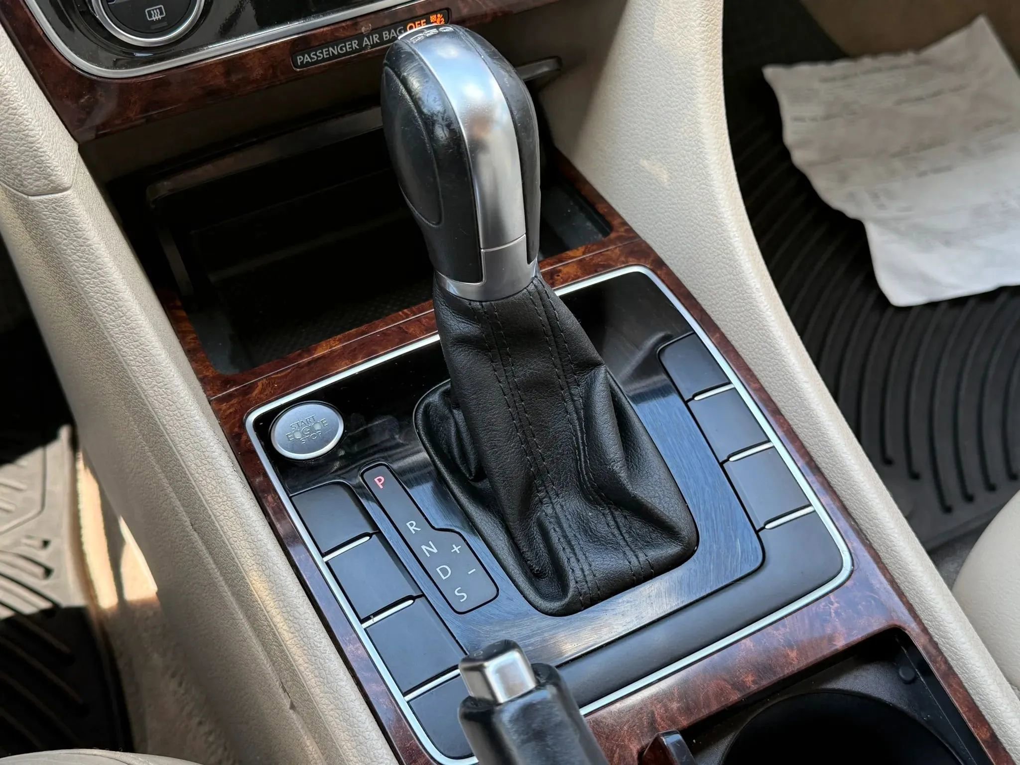 Used 2012 Volkswagen Passat 3.6 SEL Premium image 28