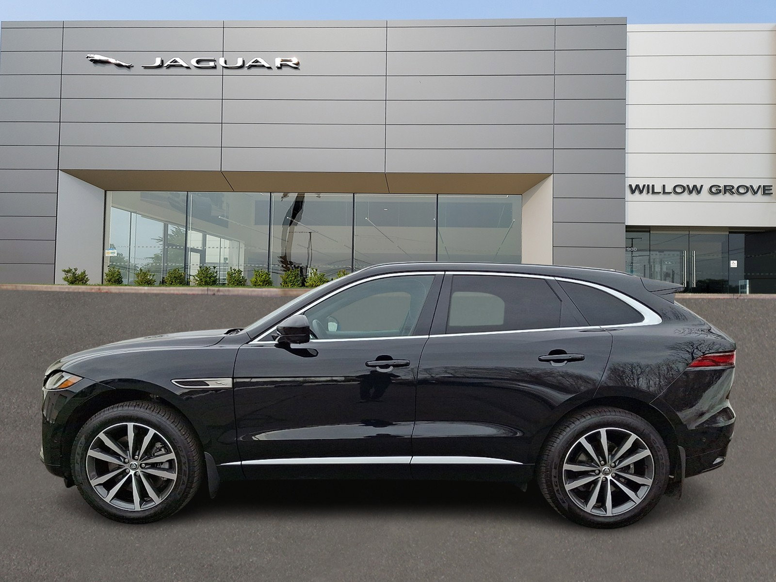 Used 2026 Jaguar F-PACE R-Dynamic S image 6