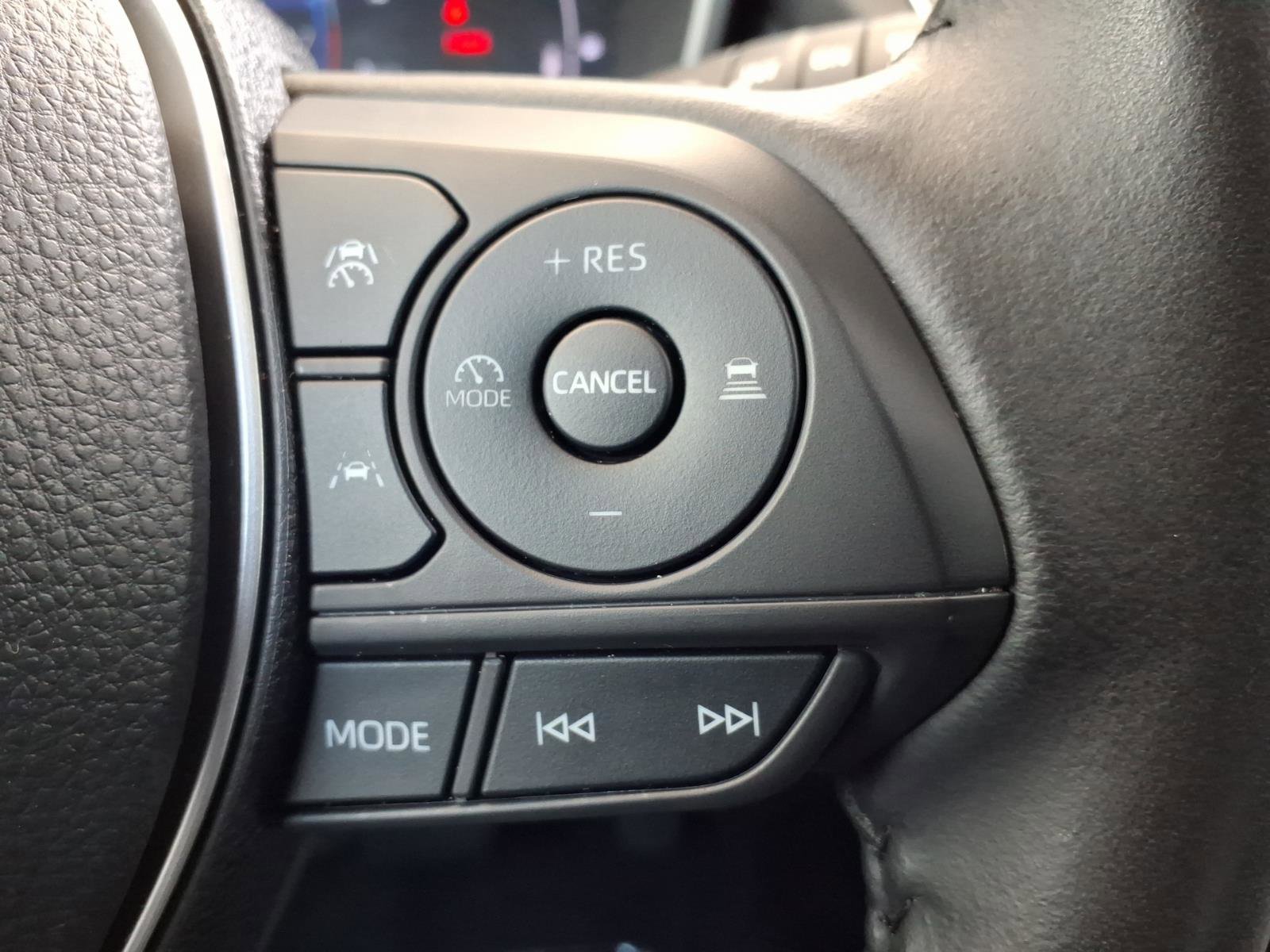 Used 2023 Toyota Corolla Cross XLE FWD image 32