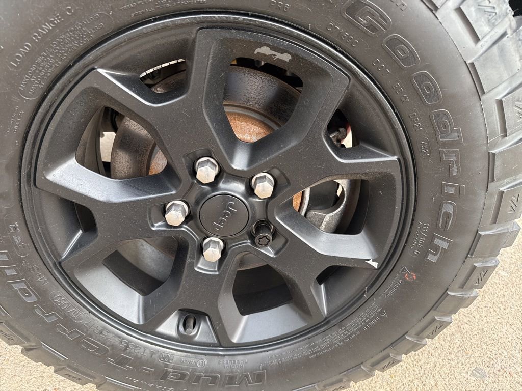 Used 2021 Jeep Wrangler Sport image 9