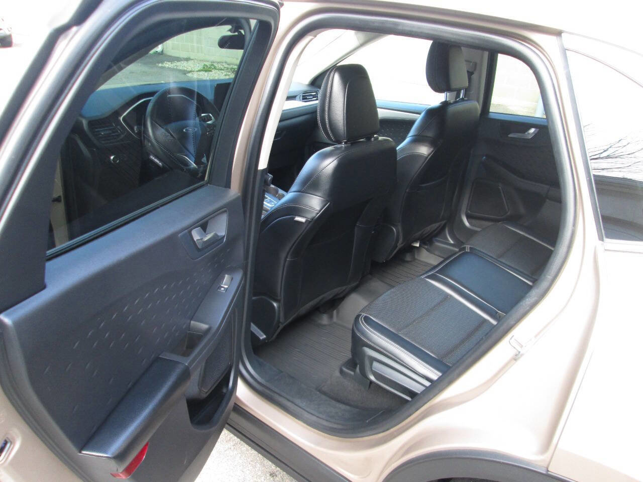 Used 2020 Ford Escape SEL image 16