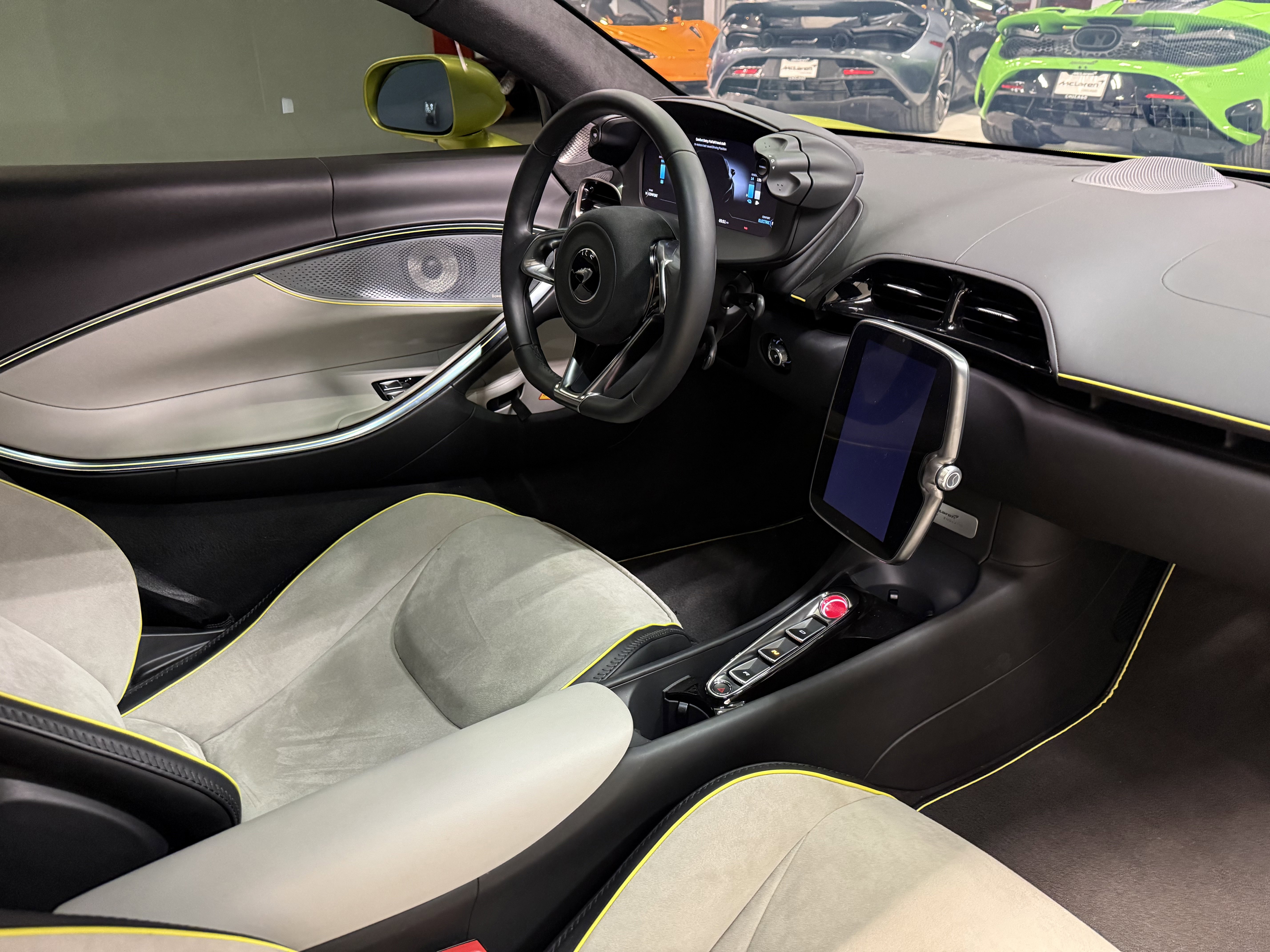 Used 2023 McLaren Artura image 23