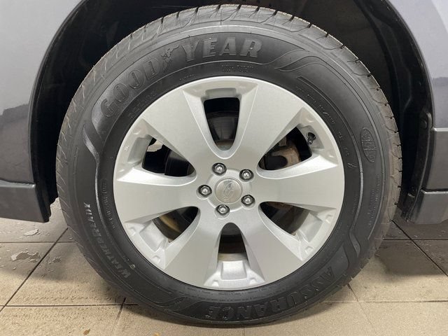 Used 2010 Subaru Outback 2.5i Limited AWD/4WD image 7
