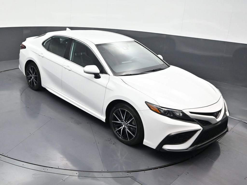 Used 2024 Toyota Camry SE image 20