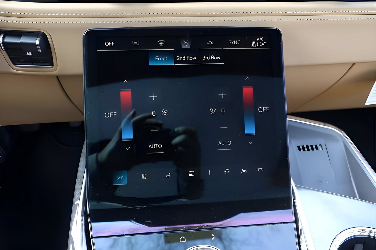Certified 2025 Cadillac Escalade IQ Luxury 2 AWD/4WD image 29