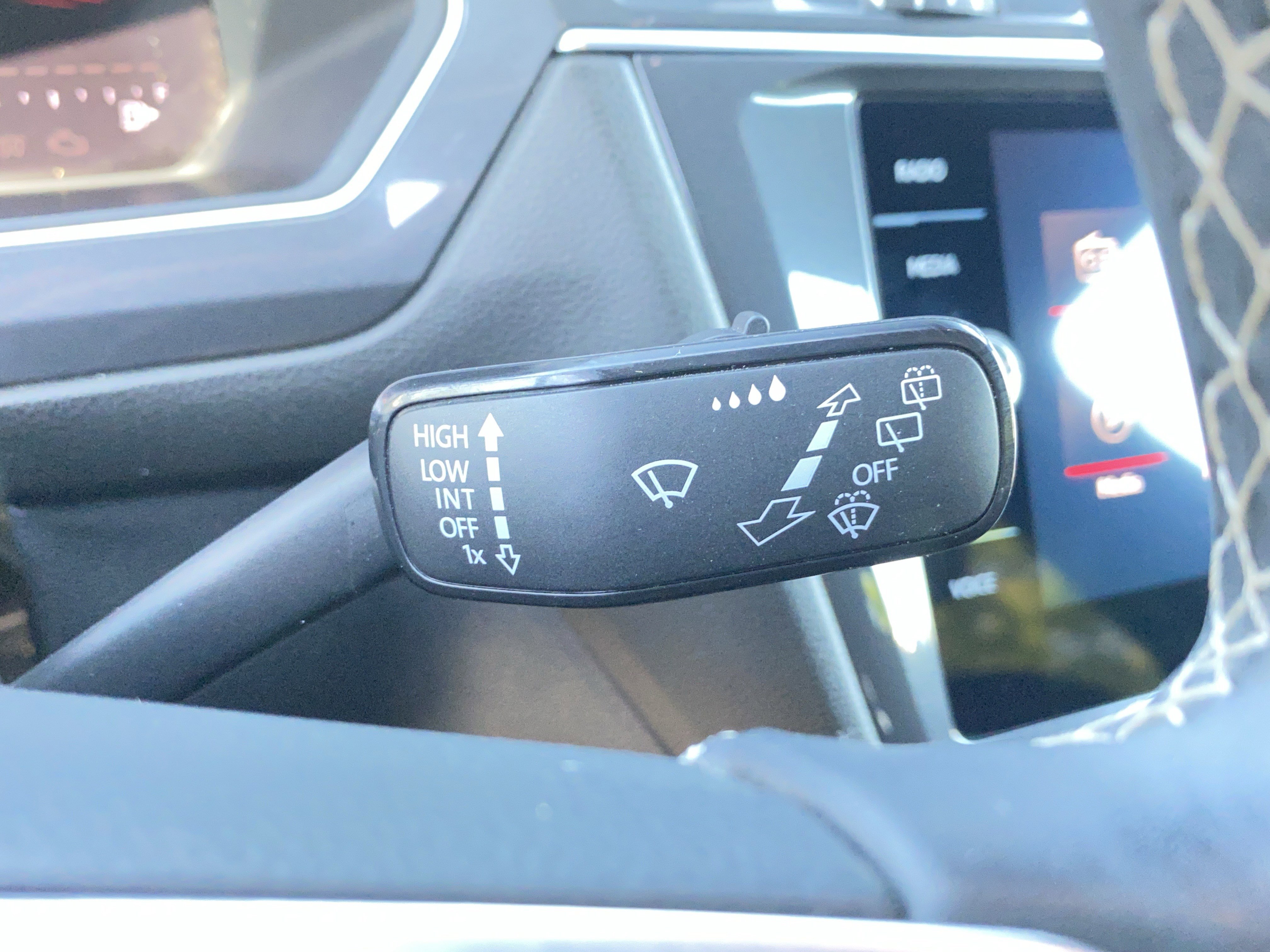 Used 2023 Volkswagen Tiguan SE R-Line FWD image 36