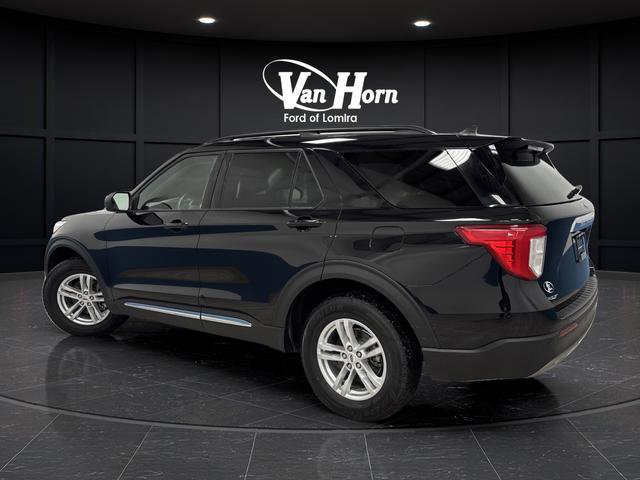 Used 2023 Ford Explorer XLT AWD/4WD image 3