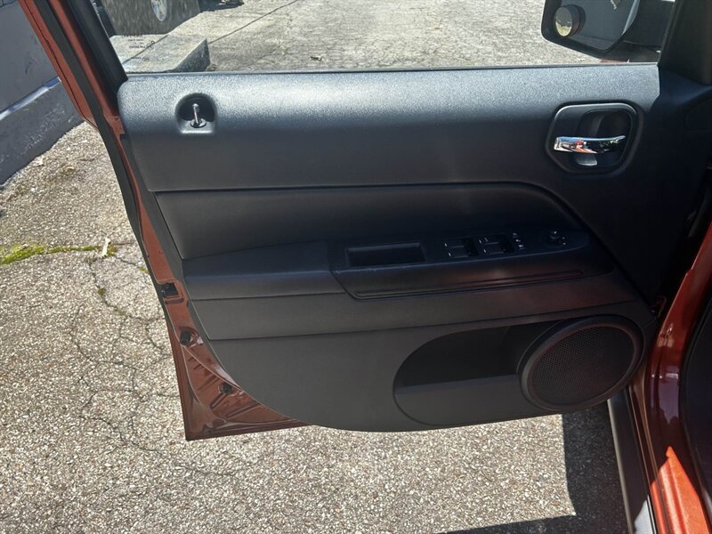 Used 2012 Jeep Patriot Latitude w/ Sun/Sound Group AWD/4WD image 26