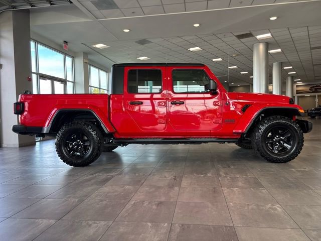 Used 2023 Jeep Gladiator Sport image 2