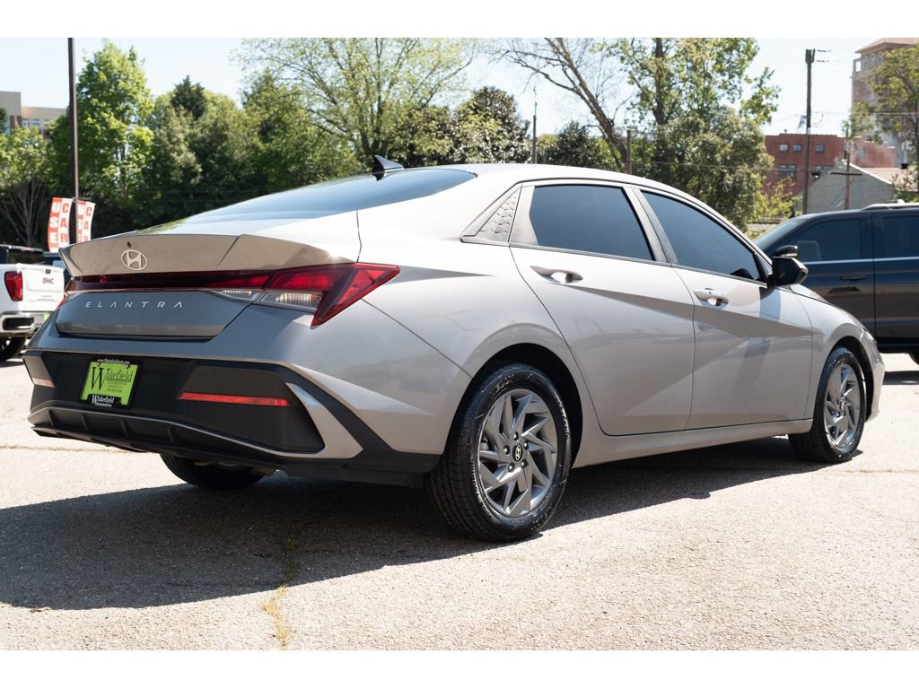 Used 2024 Hyundai Elantra SEL image 8