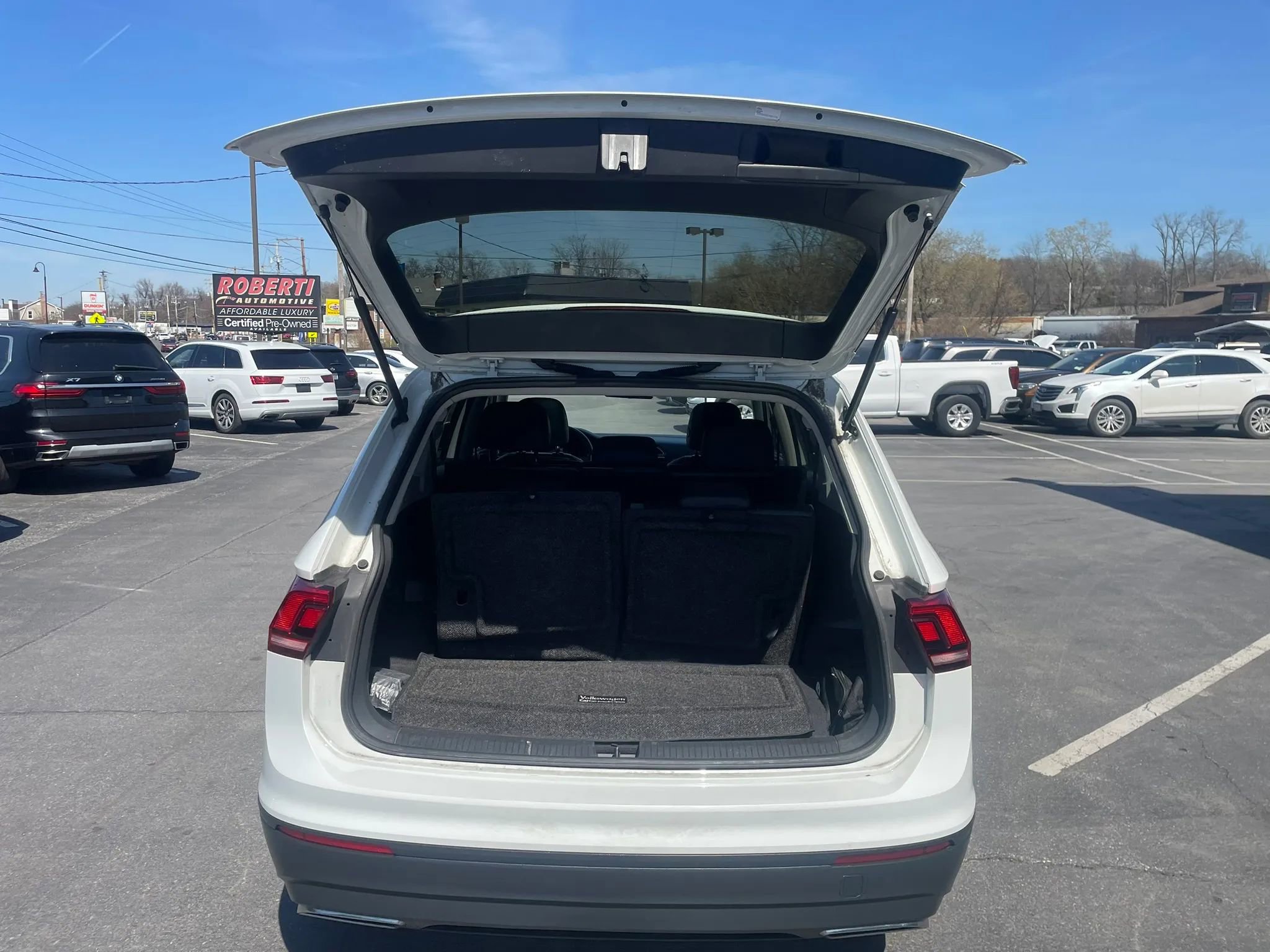 Used 2019 Volkswagen Tiguan SE w/ Panoramic Sunroof Package AWD/4WD image 5