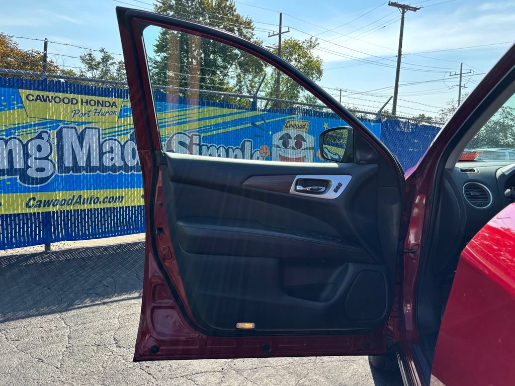 Used 2019 Nissan Pathfinder Platinum AWD/4WD image 14