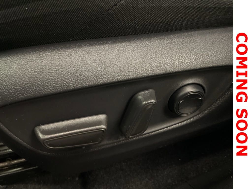 Used 2022 Toyota RAV4 SE w/ Convenience Package image 16