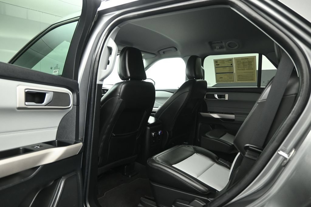 Certified 2023 Ford Explorer XLT w/ Equipment Group 202A RWD image 17