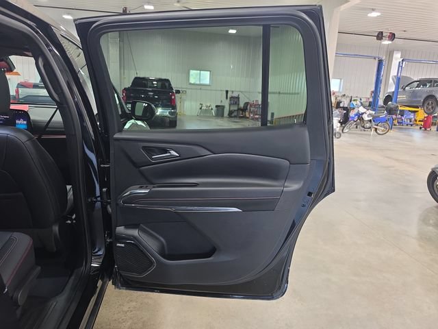 Used 2025 Chevrolet Traverse RS AWD/4WD image 32