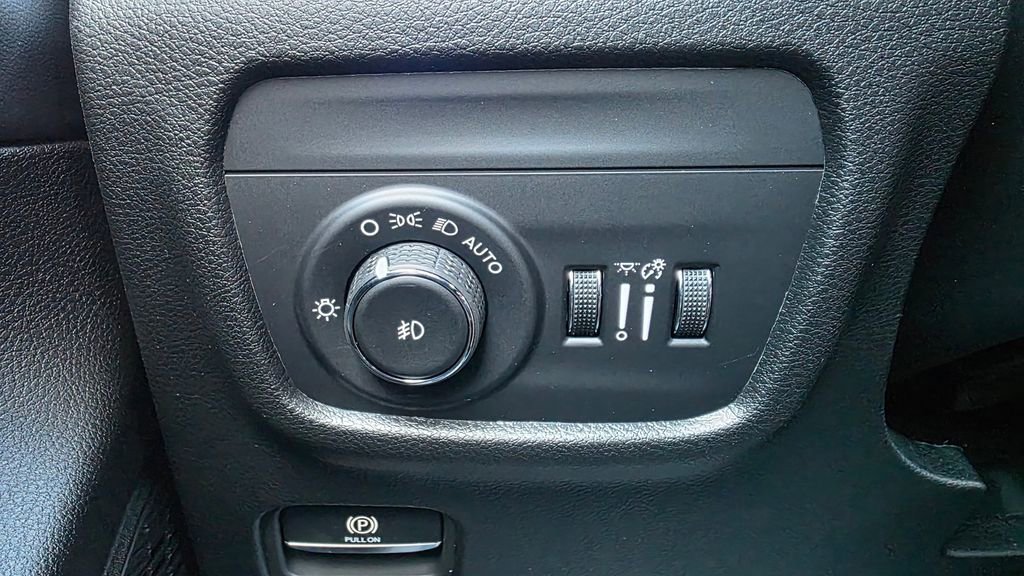 New 2025 Jeep Grand Cherokee Limited w/ Black Appearance Package image 31