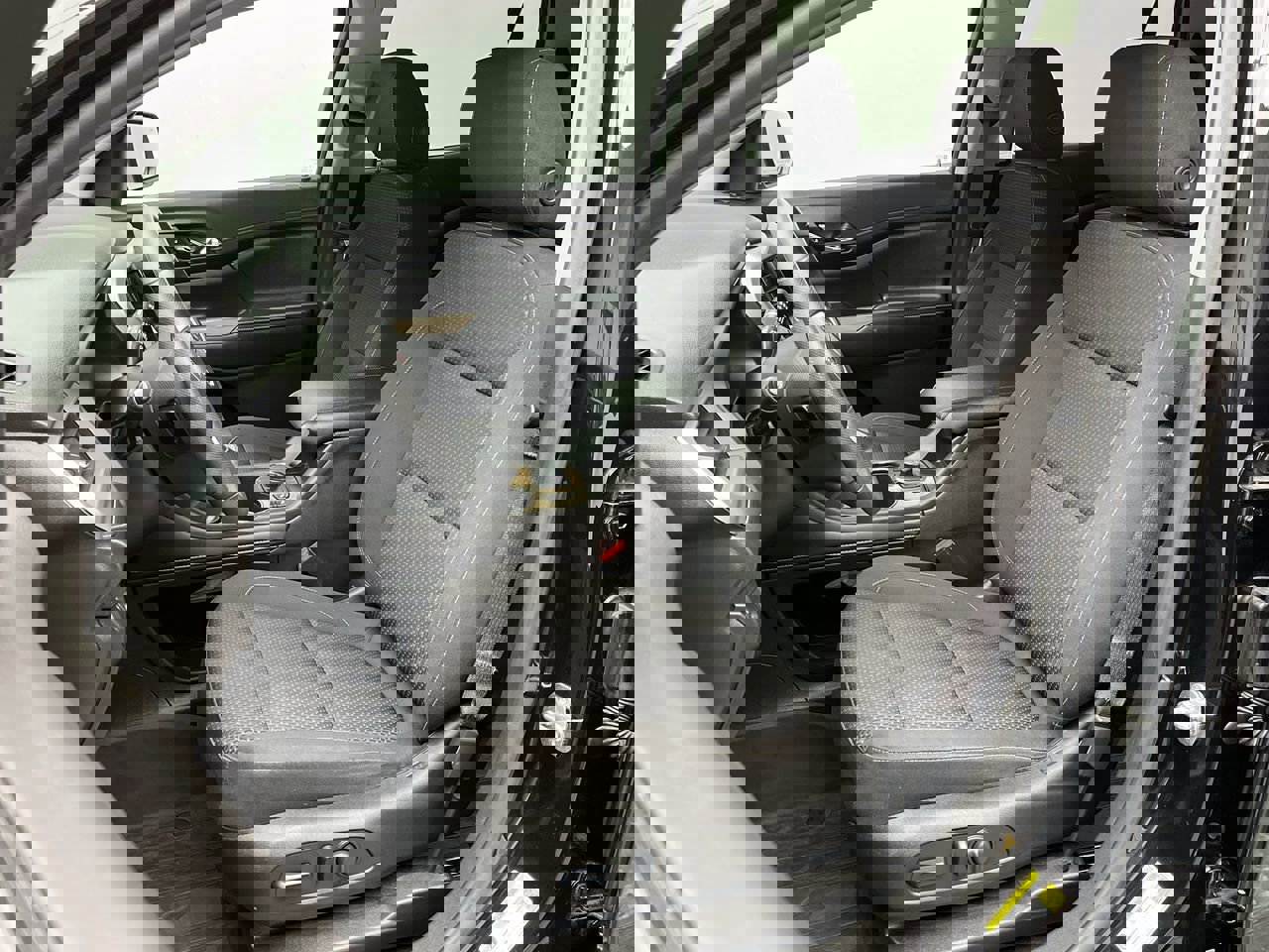 Certified 2023 GMC Acadia SLE w/ Driver Convenience Package image 9