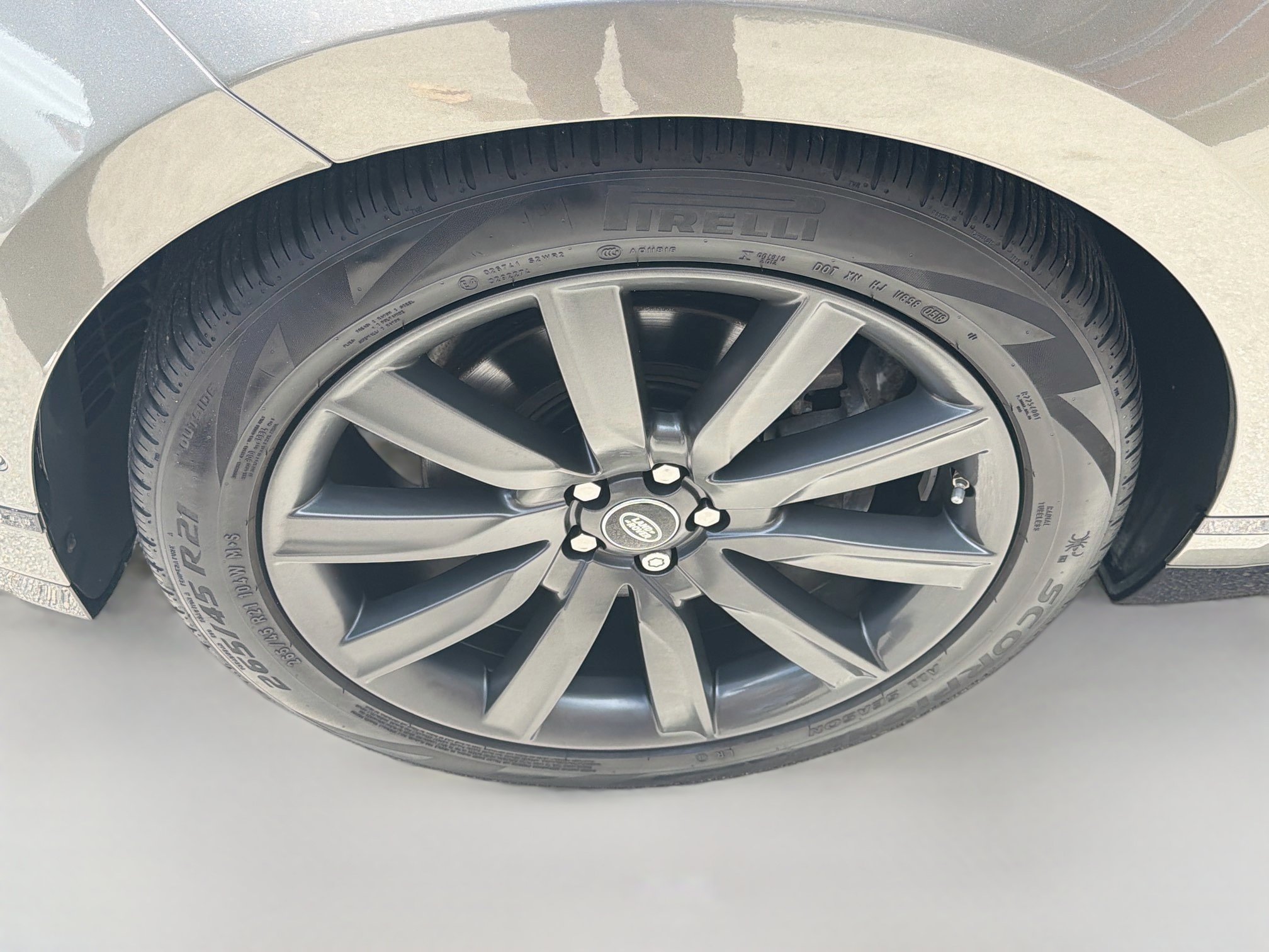 Used 2019 Land Rover Range Rover Velar R-Dynamic HSE AWD/4WD image 37