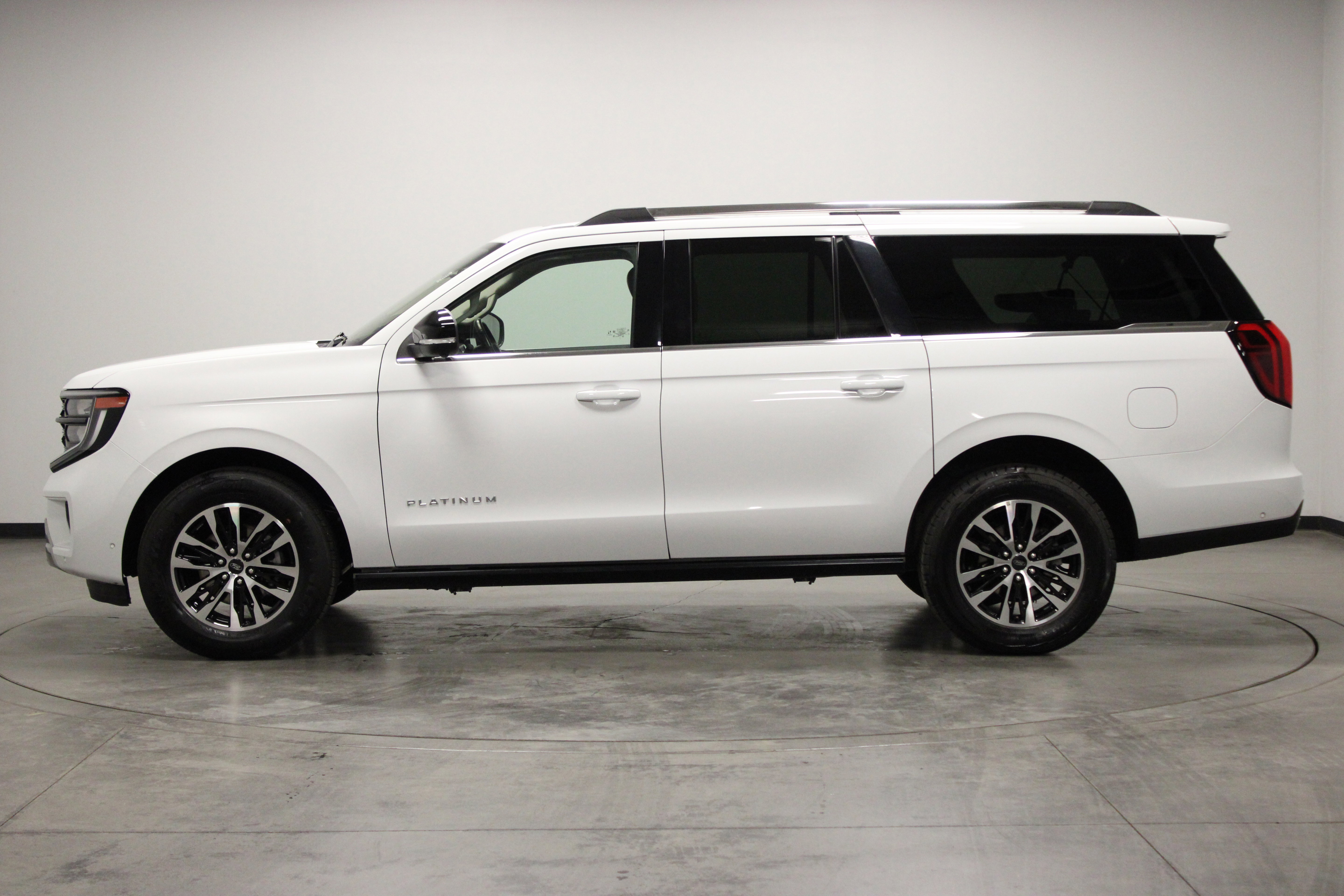 Used 2025 Ford Expedition Max Platinum AWD/4WD image 5