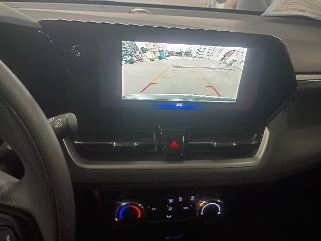 Used 2025 Chevrolet TrailBlazer LT AWD/4WD image 12