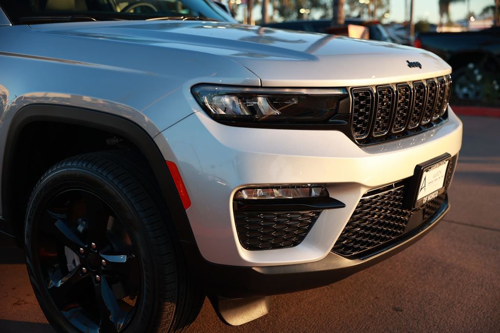 New 2025 Jeep Grand Cherokee Limited w/ Black Appearance Package image 7