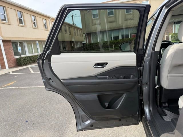 Used 2022 Nissan Pathfinder SV w/ SV Premium Package AWD/4WD image 28