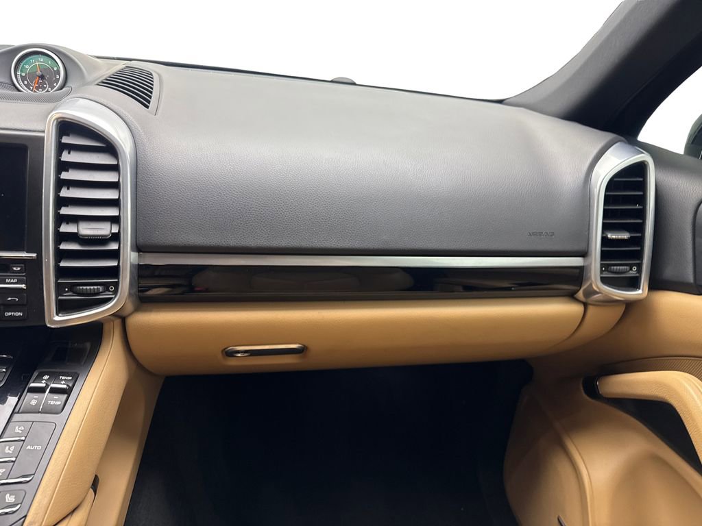 Used 2016 Porsche Cayenne image 57